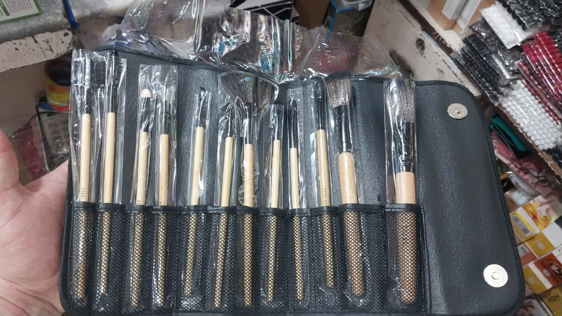 12-Piece Professional Makeup Brush Set with Roll-Up Pouch – Soft Bristles & Wooden Handles